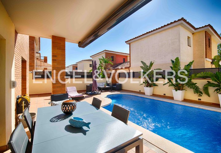 Villa i Empuriabrava, Gerona, Empuriabrava - € 490.000 | Ref: W-0471D5 - foto 1