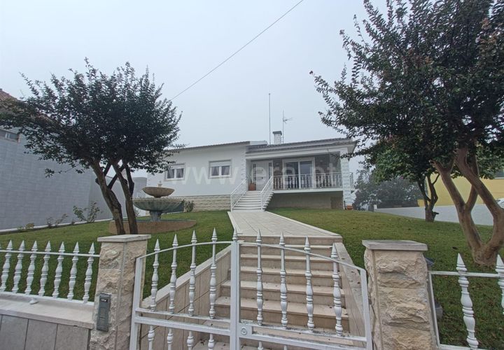 Villa i Aveiro, Aveiro, Aveiro - € 325.000 | Ref: 408250120 - foto 1