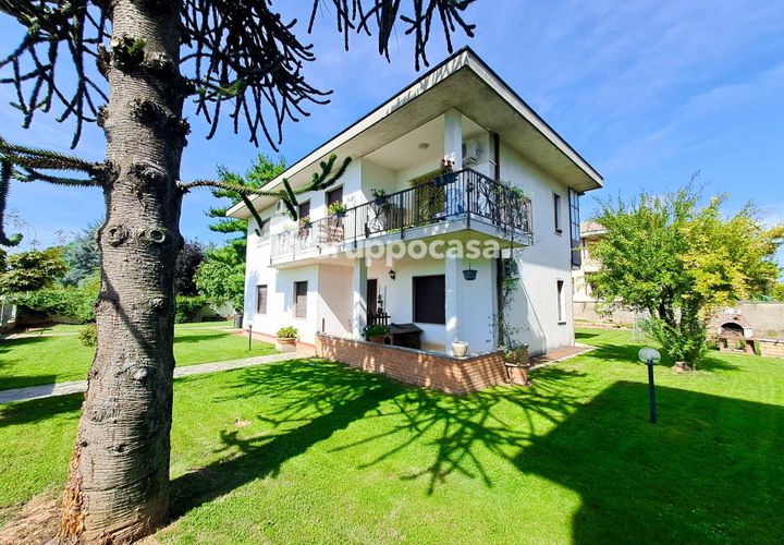 Villa a Mesero, Milan, Mesero - € 362.000 | Ref: Villa con due appartamenti, via 2 Giugno 6, Mesero - foto 1
