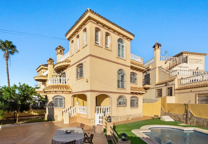 Villa i Playa Flamenca, Alicante, Playa Flamenca - € 350.000 | Ref: 26-195398761862/71654 - foto 1