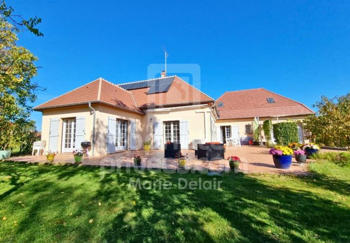Villa i Léré, Cher, Léré - € 347.000 | Ref: 422730MADE - foto 1