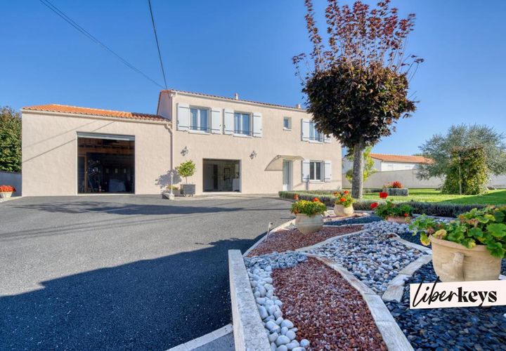 Villa a Saintes, Charente-Maritime, Saintes - € 299.000 | Ref: DOM25079 - foto 1