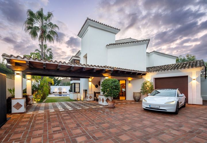 Villa i Benahavis, Malaga, Benahavis - € 2.950.000 | Ref: 43635562-01/6833 - foto 1