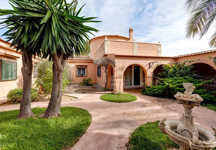 Villa i Torrevieja, Alicante, Torrevieja - € 850.000 | Ref: 741402 - foto 1
