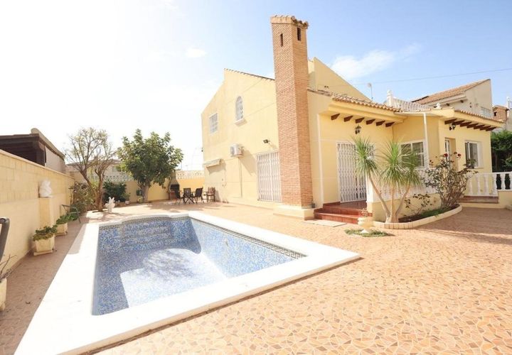 Villa i Orihuela Costa, Alicante, Orihuela Costa - € 555.000 | Ref: 741590 - foto 1