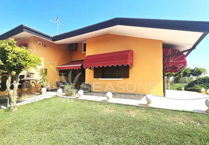 Villa in Caorle, Venice, Caorle - € 330.000 | Ref: CVres89 - foto 1