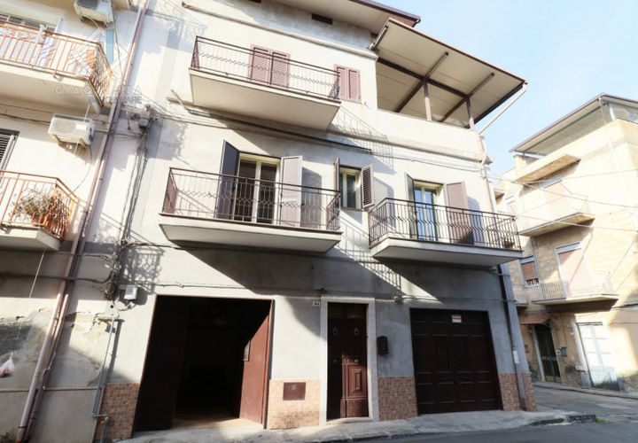 Villa a Palagonia, Catania, Palagonia - € 100.000 | Ref: SPLCRM2024 - foto 1