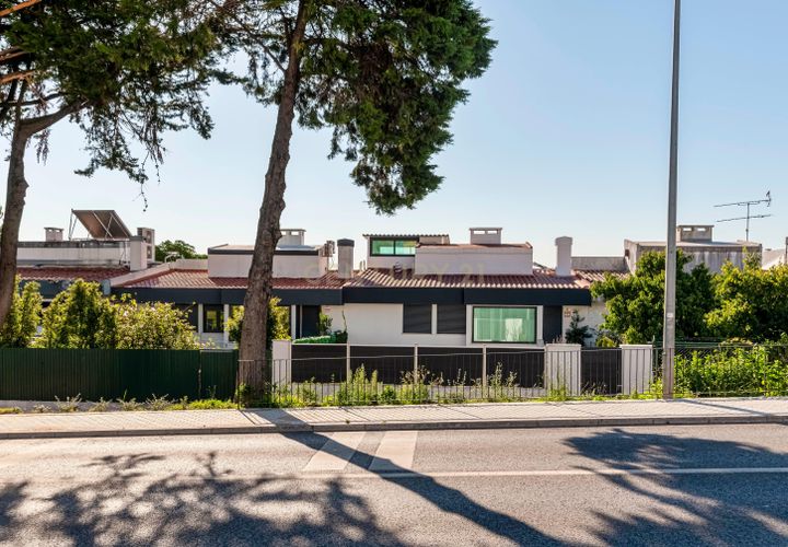 Villa i Amadora, Lisbon, Amadora - € 1.100.000 | Ref: C0483-01559 - foto 1