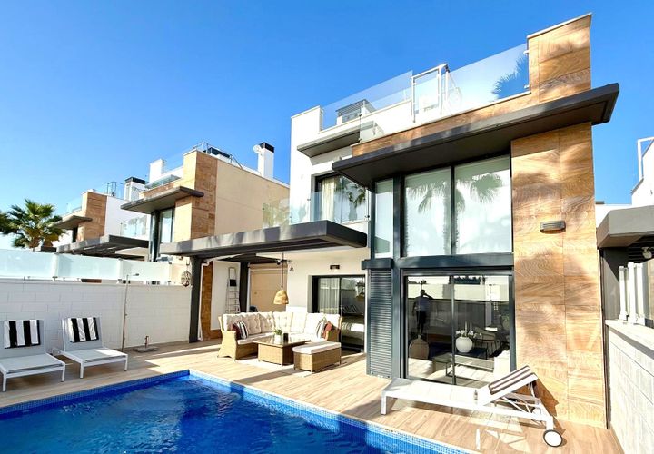 Villa a Cabo Roig, Alicante, Cabo Roig - € 449.900 | Ref: V-35679 - foto 1