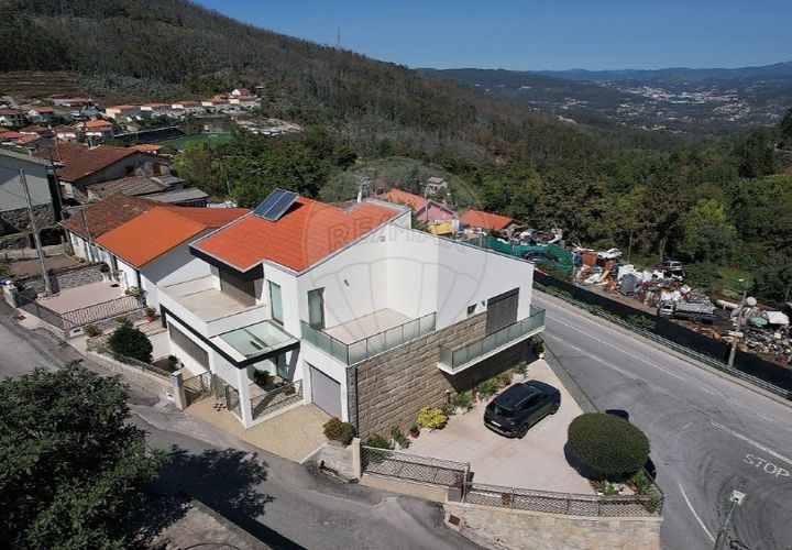 Villa i Guimaraes, Braga, Guimaraes - € 375.000 | Ref: 121751324-321 - foto 1