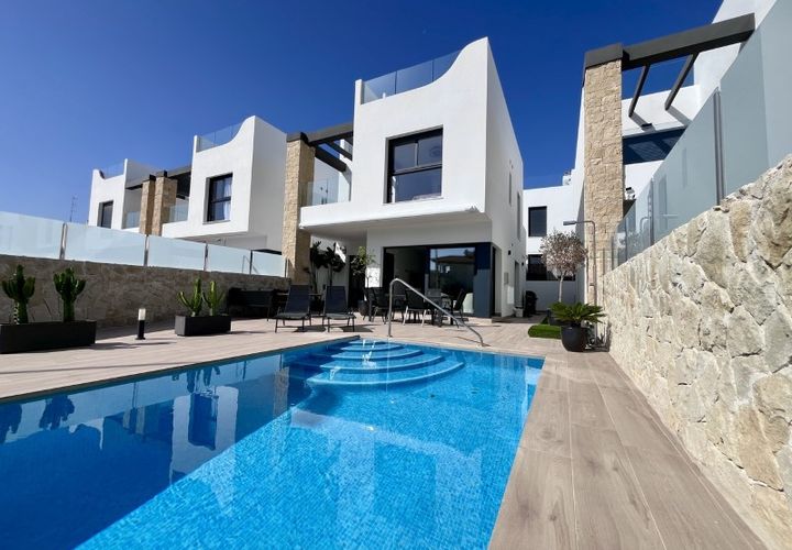 Villa a Punta Prima, Alicante, Punta Prima - € 794.950 | Ref: MLSC6178264 - foto 1