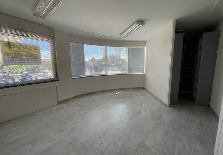 L'establiment comercial a Menton, Alpes-Maritimes, Menton - € 2.700/mes | Ref: L17166 - foto 1