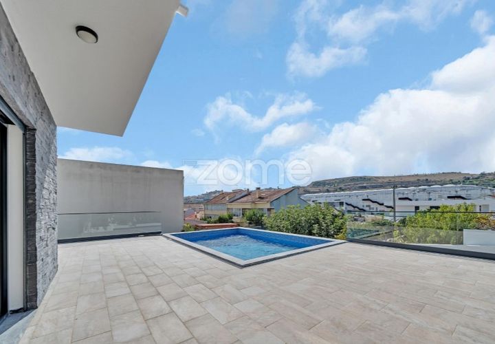 Villa i Odivelas, Lisbon, Odivelas - € 1.550.000 | Ref: ZMPT581215 - foto 1