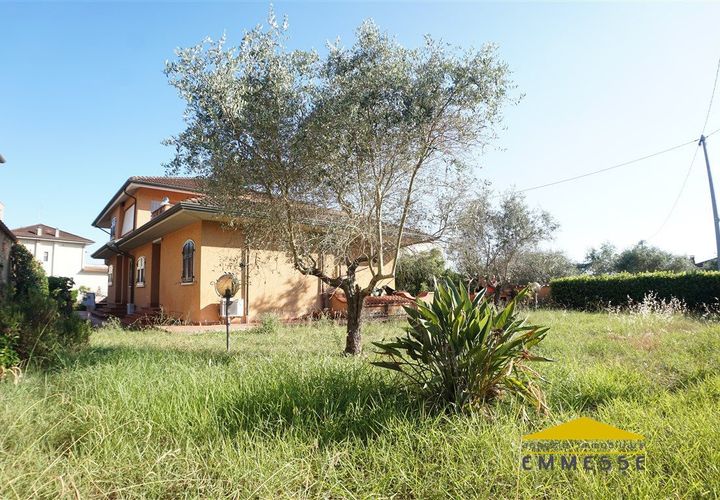 Villa i Carrara, Massa and Carrara, Carrara - € 790.000 | Ref: 1502 - foto 1