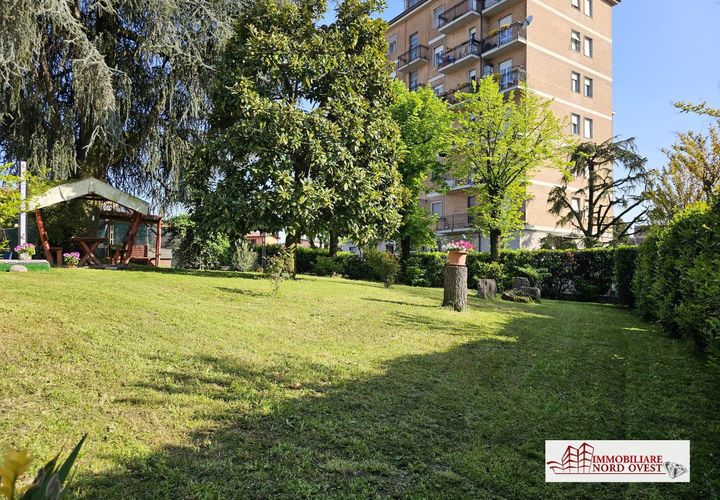 Erhvervsejendom i Pioltello, Milan, Pioltello - € 2.500.000 | Ref: STABILE.PIOLTELLO - foto 1