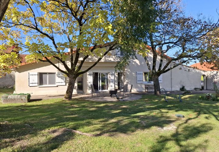 Landsbyhus i Loubille, Deux-Sevres, Loubille - € 171.297 | Ref: BVI83287 - foto 1