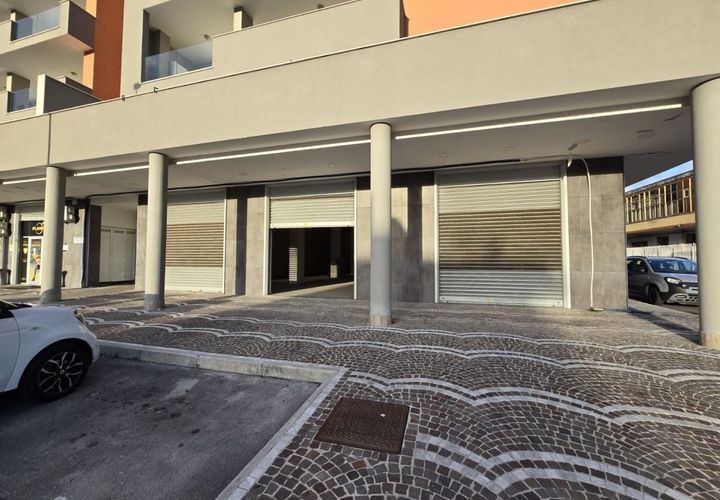L'establiment comercial a Volla, Naples, Volla - € 3.800/mes | Ref: LSU-1621 - foto 1