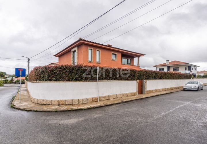 Villa i Ronfe, Braga, Ronfe - € 450.000 | Ref: ZMPT582120 - foto 1