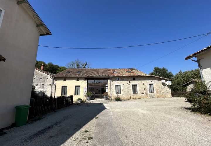Landsbyhus i Lezay, Deux-Sevres, Lezay - € 385.000 | Ref: BVI83068 - foto 1