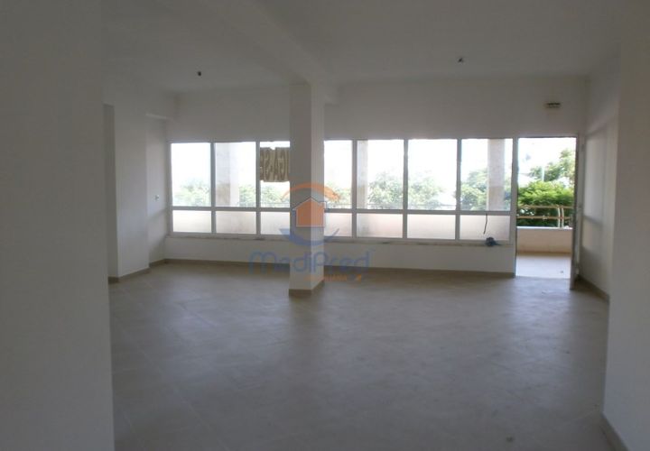 Erhvervsejendom i Amadora, Lisbon, Amadora - € 230.000 | Ref: MJC5266 - foto 1