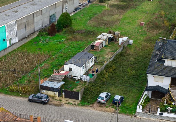 Helårsgrund i Espinho, Aveiro, Espinho - € 130.000 | Ref: C0496-00164 - foto 1