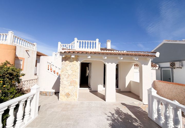 Villa i Playa Flamenca, Alicante, Playa Flamenca - € 357.500 | Ref: R11771 - foto 1
