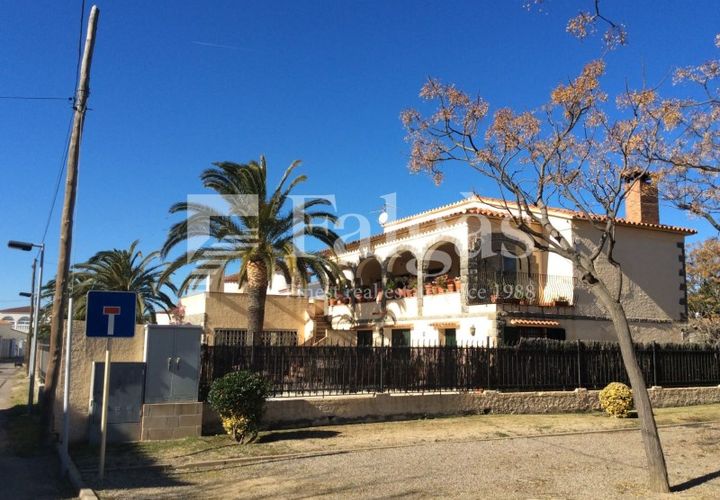Villa i Requesens, Gerona, Requesens - € 820.000 | Ref: 576 - foto 1