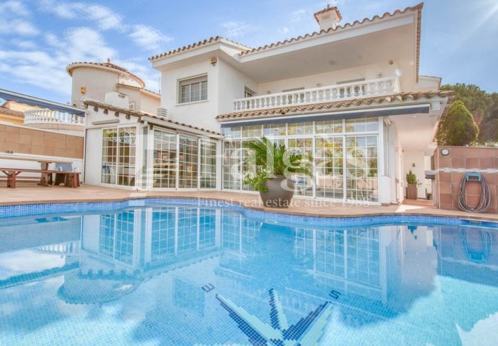 Villa i Requesens, Gerona, Requesens - € 780.000 | Ref: 515 - foto 1