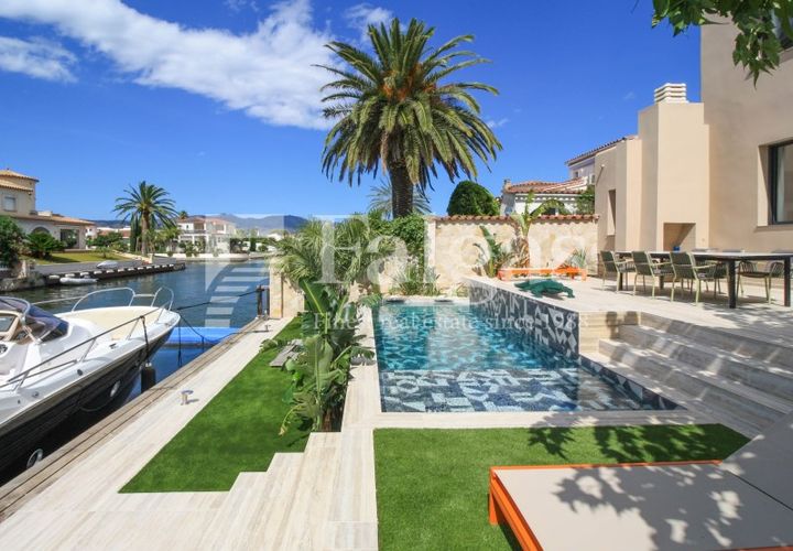 Villa i Empuriabrava, Gerona, Empuriabrava - € 1.390.000 | Ref: 533 - foto 1