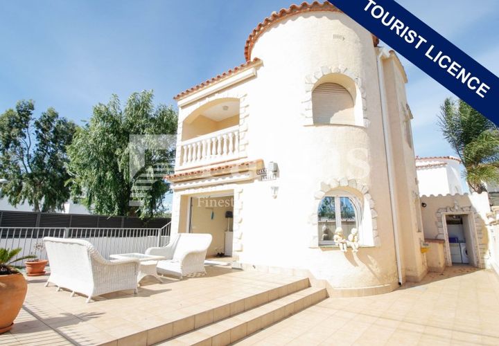 Villa i Empuriabrava, Gerona, Empuriabrava - € 399.000 | Ref: V24 - foto 1