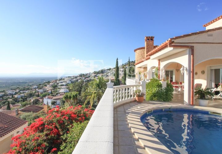 Villa i Roses, Gerona, Roses - € 795.000 | Ref: 584 - foto 1