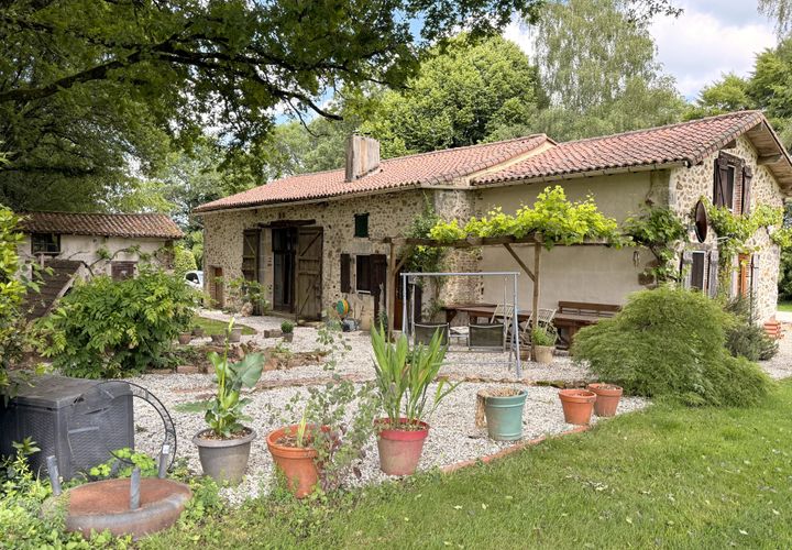 Villa a Saulgond, Charente, Saulgond - € 204.275 | Ref: BVI82636 - foto 1