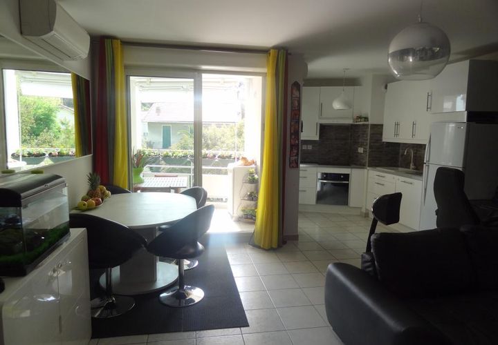 Villa a Marseille, Bouches-du-Rhone, Marseille - € 750/mes | Ref: 574873 - foto 1