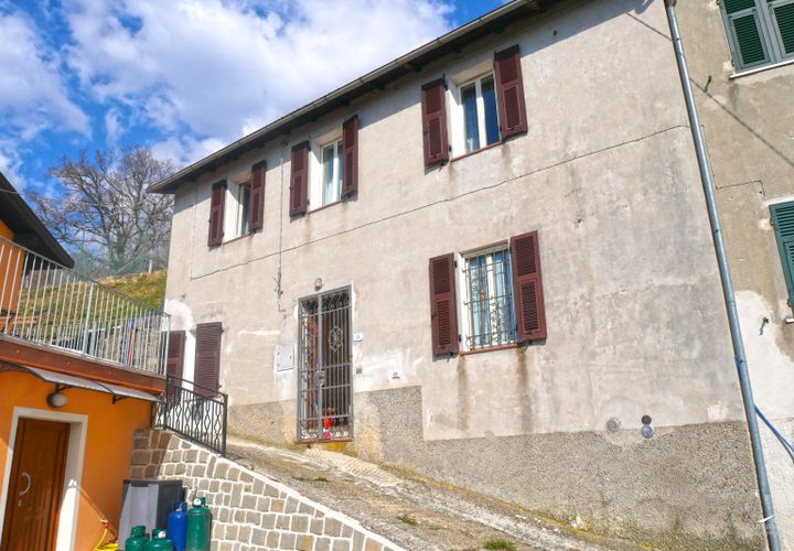 Villa a Fivizzano, Massa and Carrara, Fivizzano - € 100.000 | Ref: 053L - foto 1