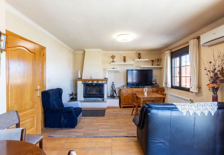 Villa a Utiel, Valencia, Utiel - € 260.000 | Ref: ef515f58-5f36-4315-b - foto 1