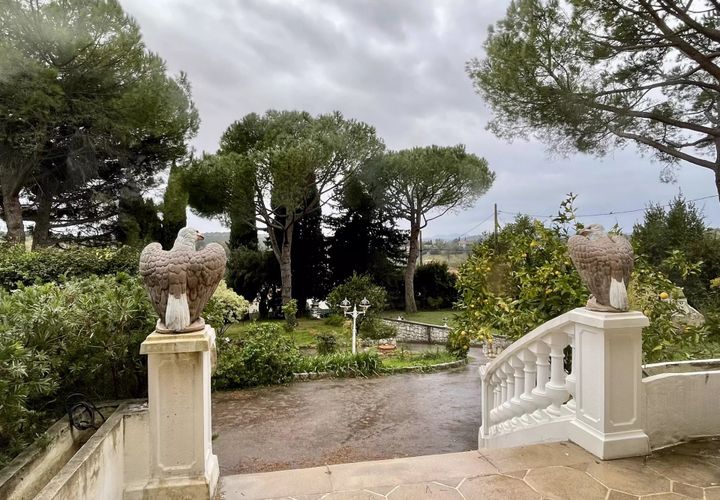 L'establiment comercial a Vence, Alpes-Maritimes, Vence - € 2.500/mes | Ref: 86437098 - foto 1