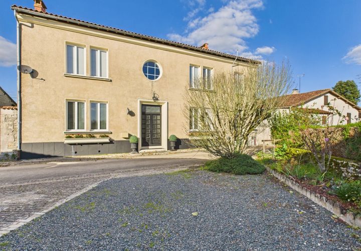 Villa i Barro, Charente, Barro - € 199.800 | Ref: BVI83252 - foto 1