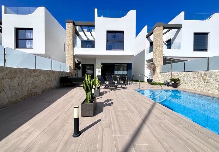Villa i Punta Prima, Alicante, Punta Prima - € 794.950 | Ref: AG19MLSC6178264 - foto 1