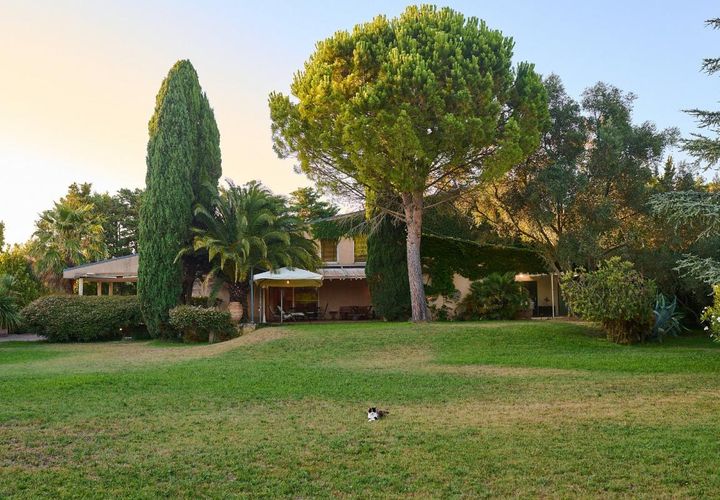 Villa i Tarascon, Bouches-du-Rhone, Tarascon - € 780.000 | Ref: 3011441745 - foto 1