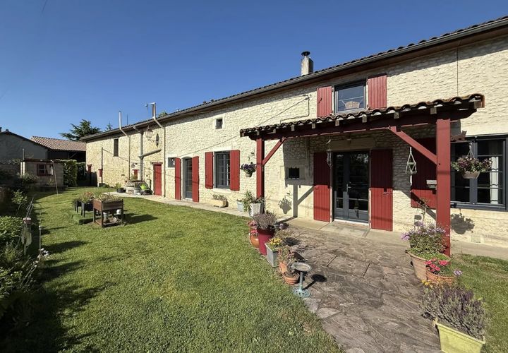 загородный дом в La Faye, Charente, La Faye - € 199 950 | Ссылка: WvD-13554 - photo 1