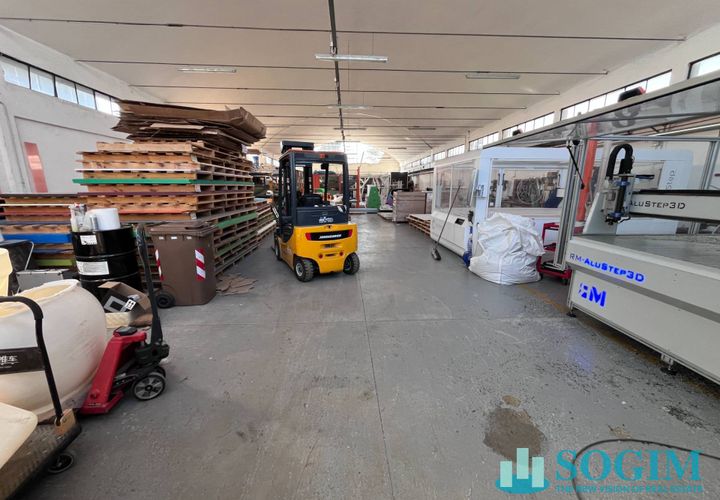 L'establiment comercial a Abbiategrasso, Milan, Abbiategrasso - € 2.700/mes | Ref: 303676 - foto 1