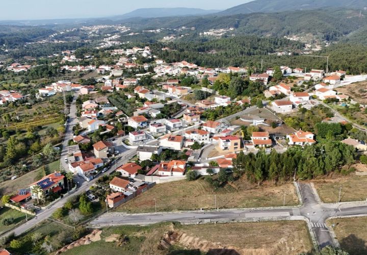 Helårsgrund i Coimbra, Coimbra, Coimbra - € 140.000 | Ref: ZMPT582131 - foto 1
