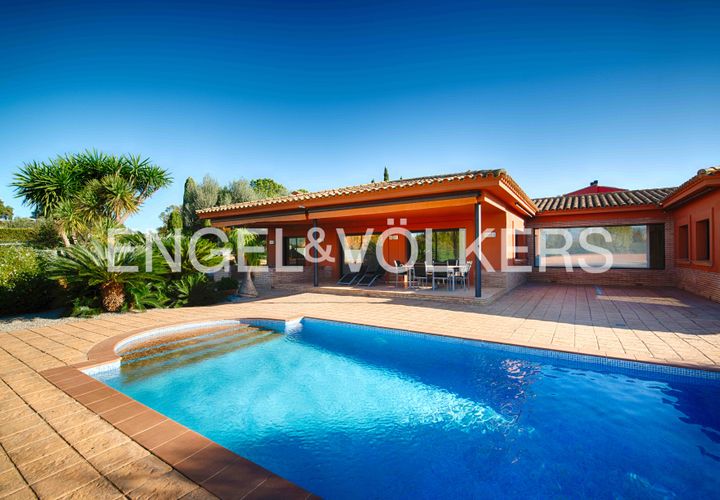 Villa a Peralada, Gerona, Peralada - € 1.700.000 | Ref: W-047EVJ - foto 1