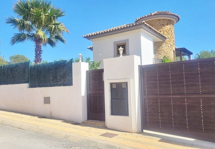 Villa a Finestrat, Alicante, Finestrat - € 625.000 | Ref: FINE1800 - foto 1