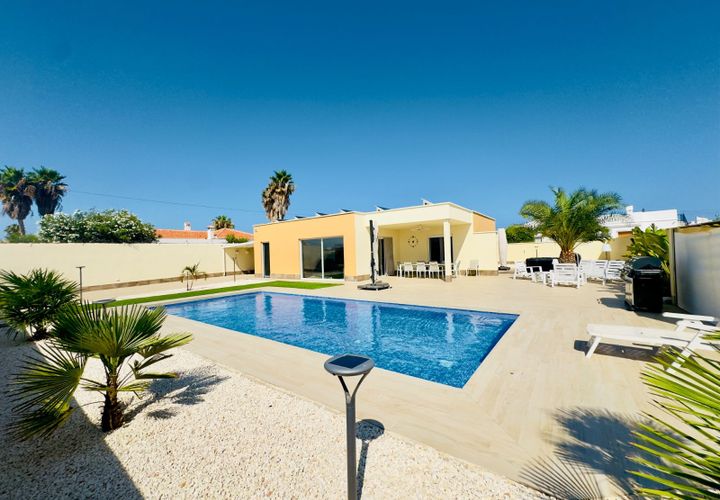Villa i Torrevieja, Alicante, Torrevieja - € 780 000 | Ref: SH345/13477 - foto 1
