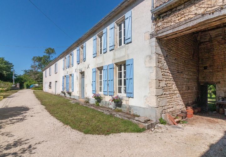 Villa en Rouillac, Charente, Rouillac - € 339.000 | Ref: BVI70300 - photo 1