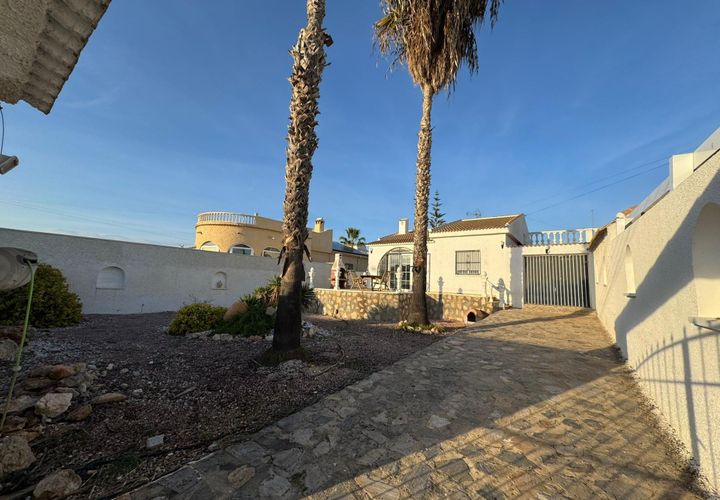 Villa i Torrevieja, Alicante, Torrevieja - € 289.000 | Ref: 21-SMK06/776 - foto 1