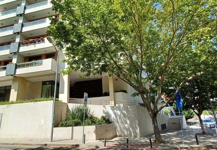 Erhvervsejendom i Alges, Lisbon, Alges - € 380.000 | Ref: C0222-06649 - foto 1