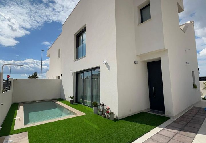Villa i Benijofar, Alicante, Benijofar - € 365.000 | Ref: MLSC2040806/13477 - foto 1