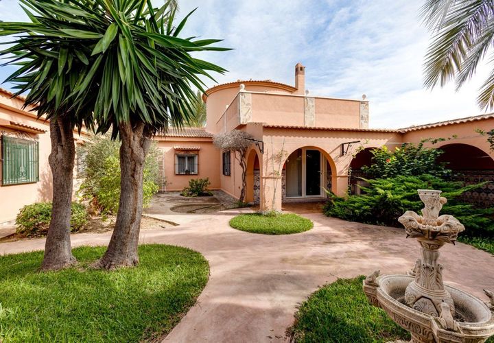 Villa a Torrevieja, Alicante, Torrevieja - € 850.000 | Ref: MLSC9863108/13477 - foto 1